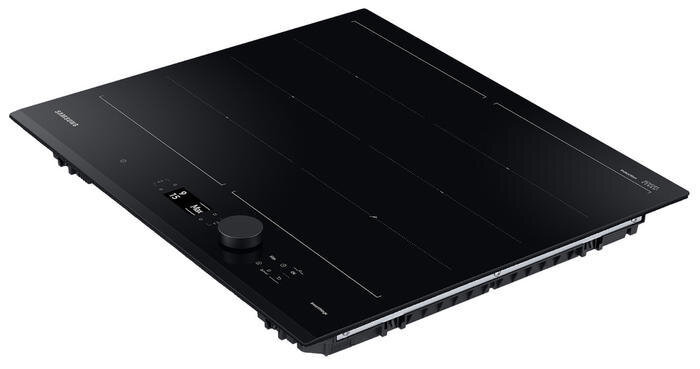 Czarna płyta indukcyjna z panelem sterowania i pokrętłem.