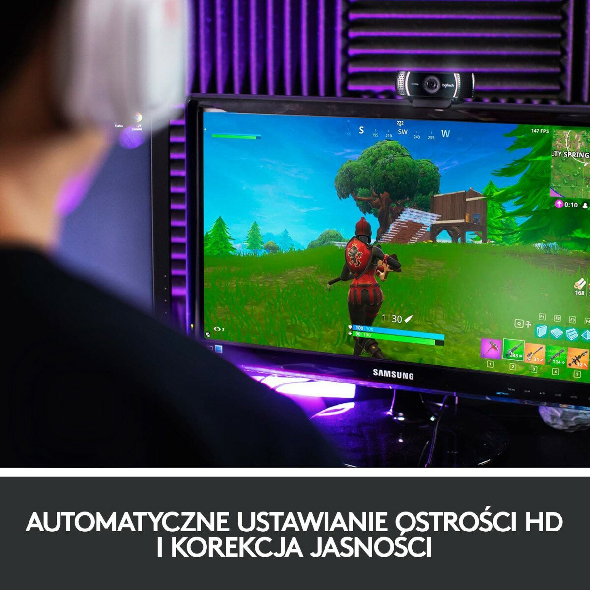 Osoba grająca na komputerze z kamerą internetową. Fortnite na ekranie. Tekst: HD autofokus i korekcja jasności.