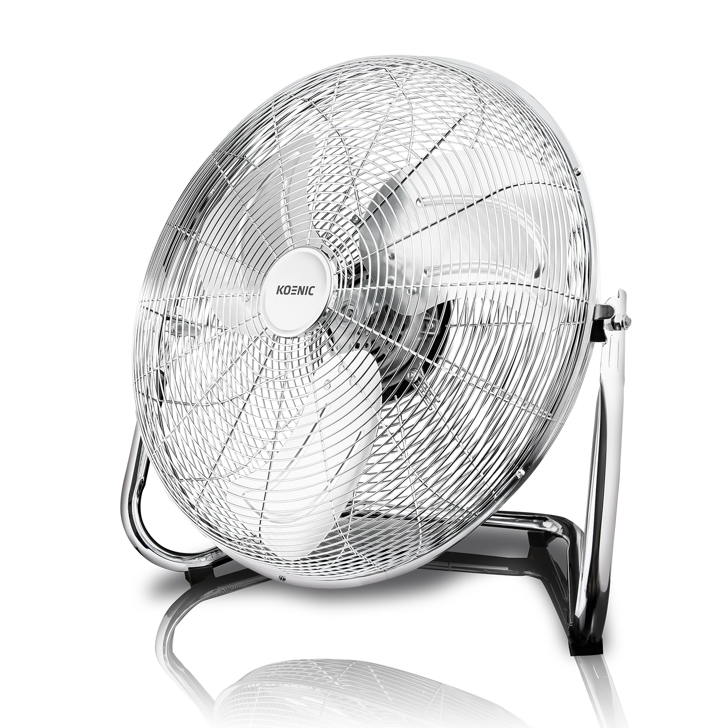 Un ventilatore Koenic argentato con design circolare e supporto cromato, sfondo bianco.