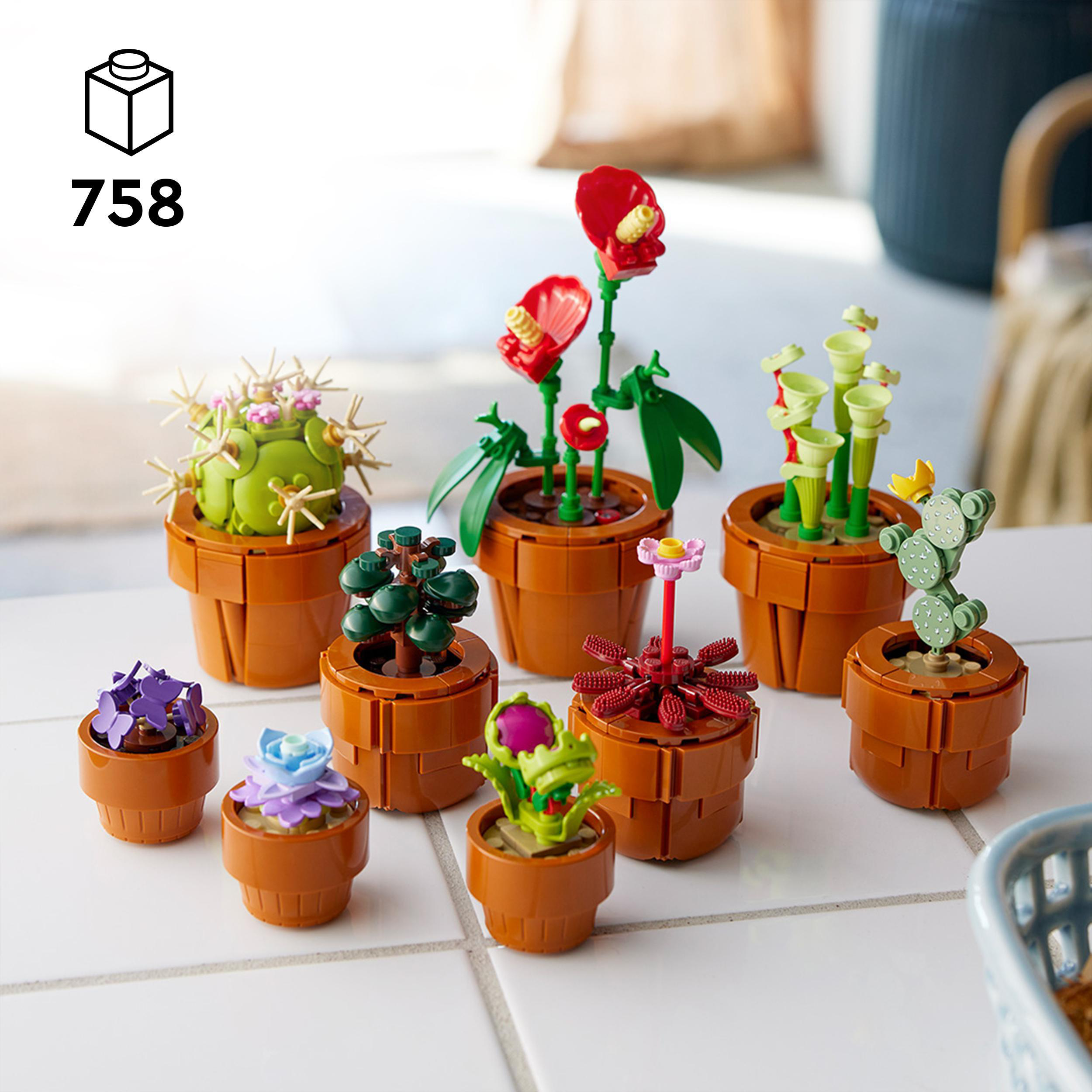 Verschiedene Lego-Topfpflanzen: Kaktus, Sukkulenten und andere bunte Blumen.