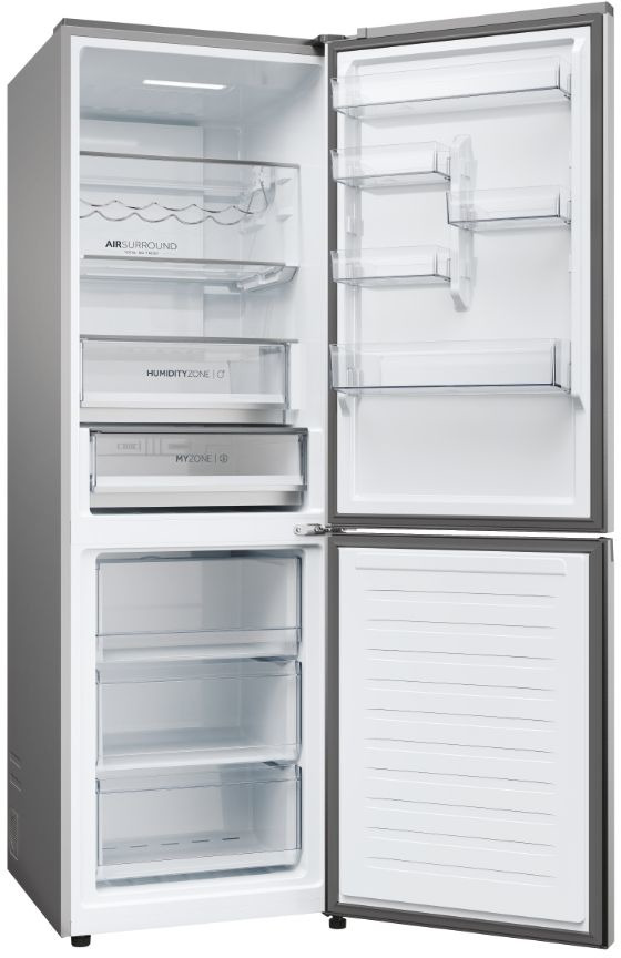 Open koelkast met planken, lades en wit interieur.