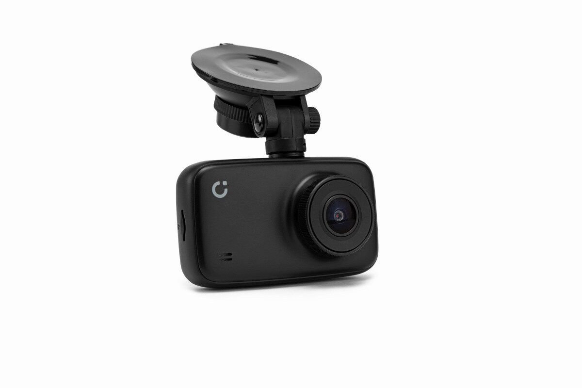 Czarna kamera samochodowa z mocowaniem na przyssawkę, na białym tle.