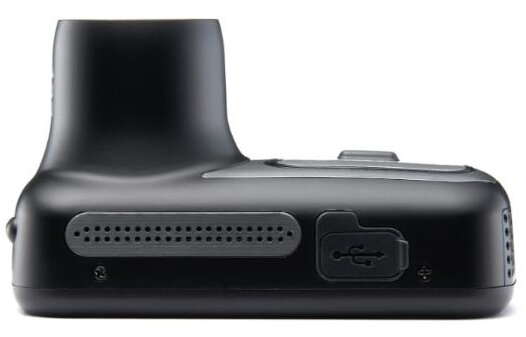 Czarny, boczny widok czarnej kamery z portem USB, otworami wentylacyjnymi i mocowaniem obiektywu.