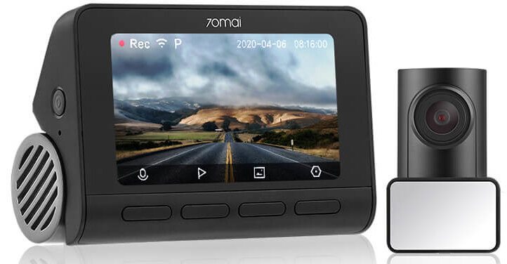 Kamera samochodowa 70mai z ekranem pokazującym widok z drogi oraz dodatkową kamerą.