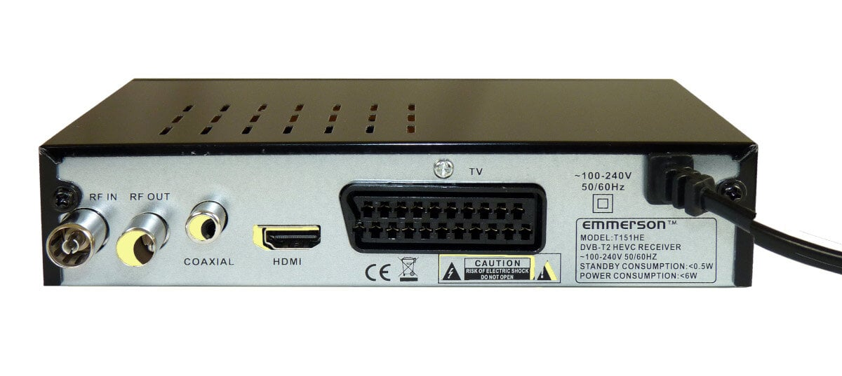 Tył czarnego odbiornika cyfrowego z portami i etykietami. Wydrukowano 'emmersson'.