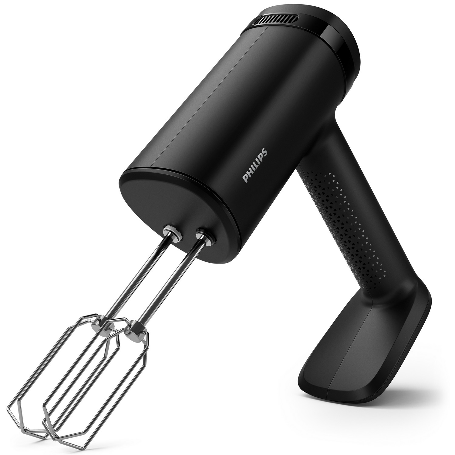 Zwarte handmixer met gardes, schuin op een witte achtergrond.