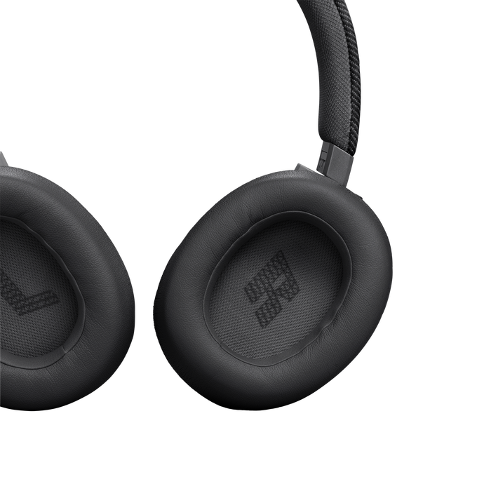 Un primer plano de auriculares JBL negros.