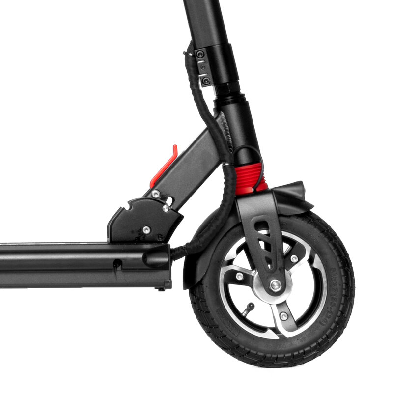 Zbliżenie czarnej hulajnogi elektrycznej, koło przednie, hamulec i kolumna kierownicy.