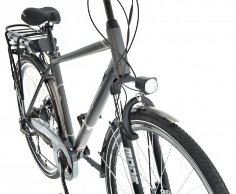 Czarny i szary rower elektryczny. Widoczna przednia opona i reflektor.