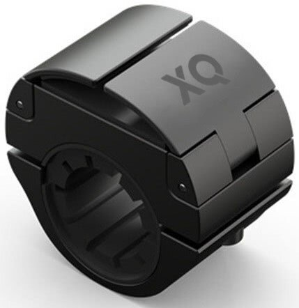 Czarny, okrągły uchwyt z logo XQ, na białym tle.