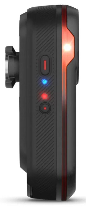 Czarna kamera sportowa z czerwonymi i niebieskimi światłami. Kamera jest trzymana na uchwycie.