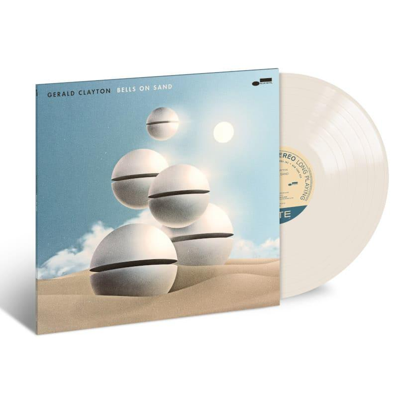 Vinyl-Schallplattenhülle mit abstraktem Design von Kugeln. Weiße Vinyl-Schallplatte rechts.
