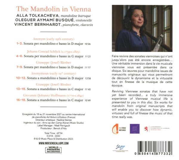 Albumcover. Text auf Englisch und Deutsch. Eine Frau spielt Mandoline vor einem Gebäude.
