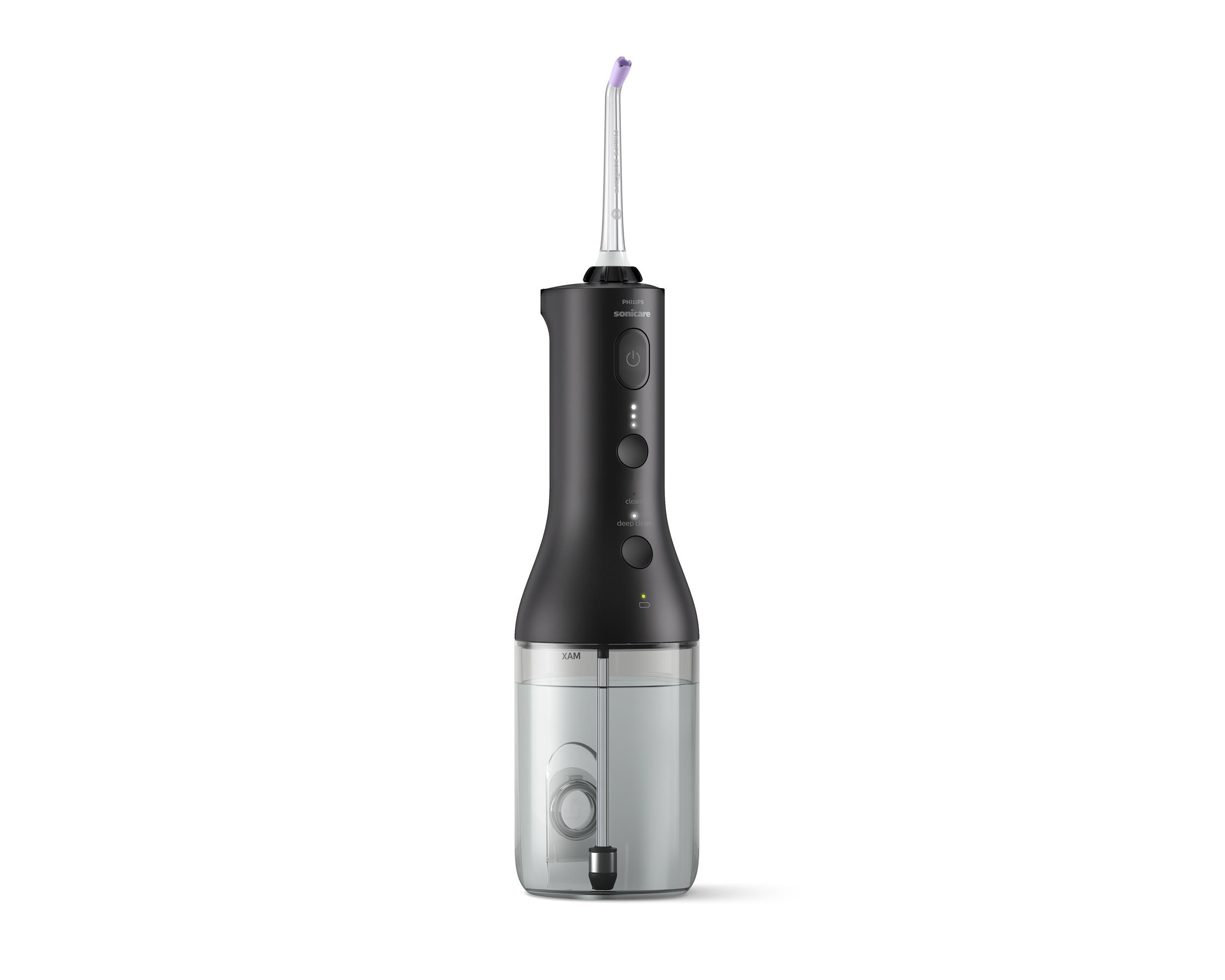 Ein schwarz-grauer Wasserflosser mit langer Spitze und Wasserbehälter, auf weißem Hintergrund.