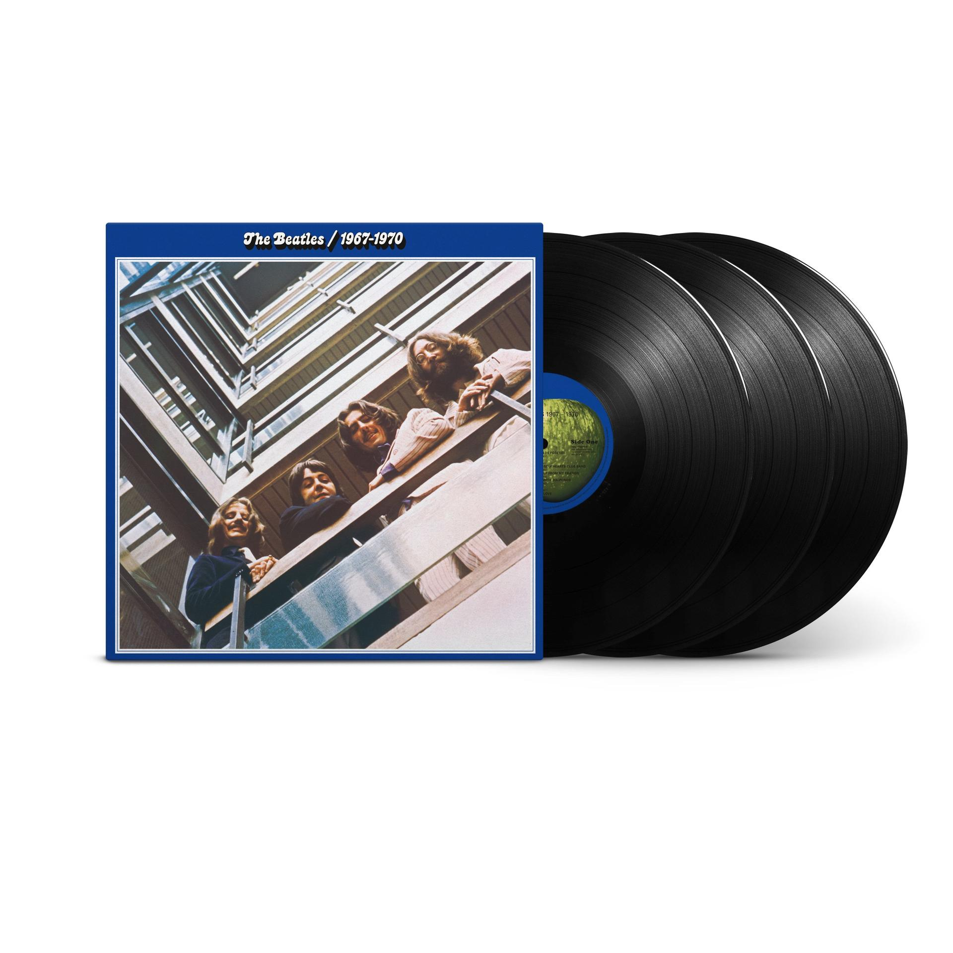 Albumcover von The Beatles 1967-1970 Album, mit drei schwarzen Vinylplatten. Das Album zeigt das Bild der Band.