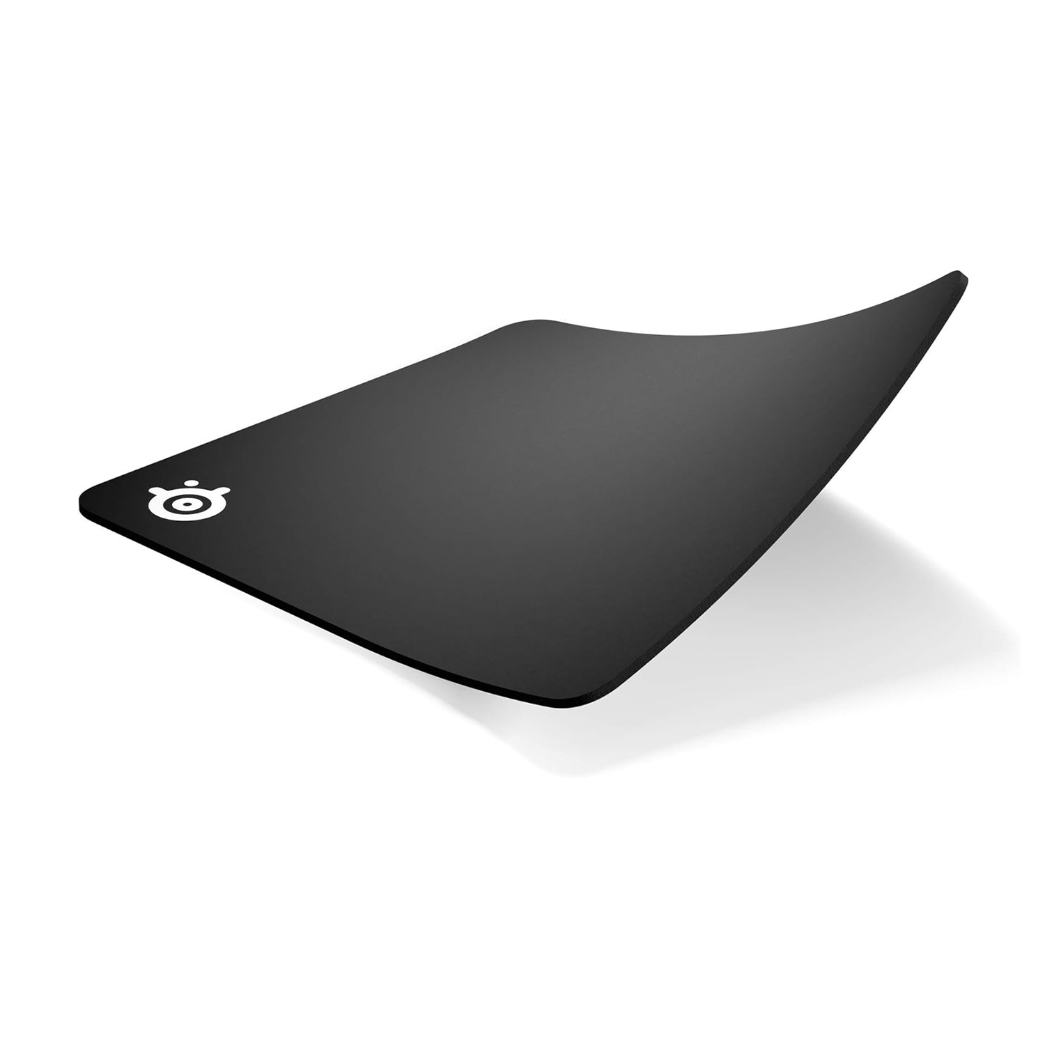 Tappetino per mouse nero con logo bianco su sfondo bianco.