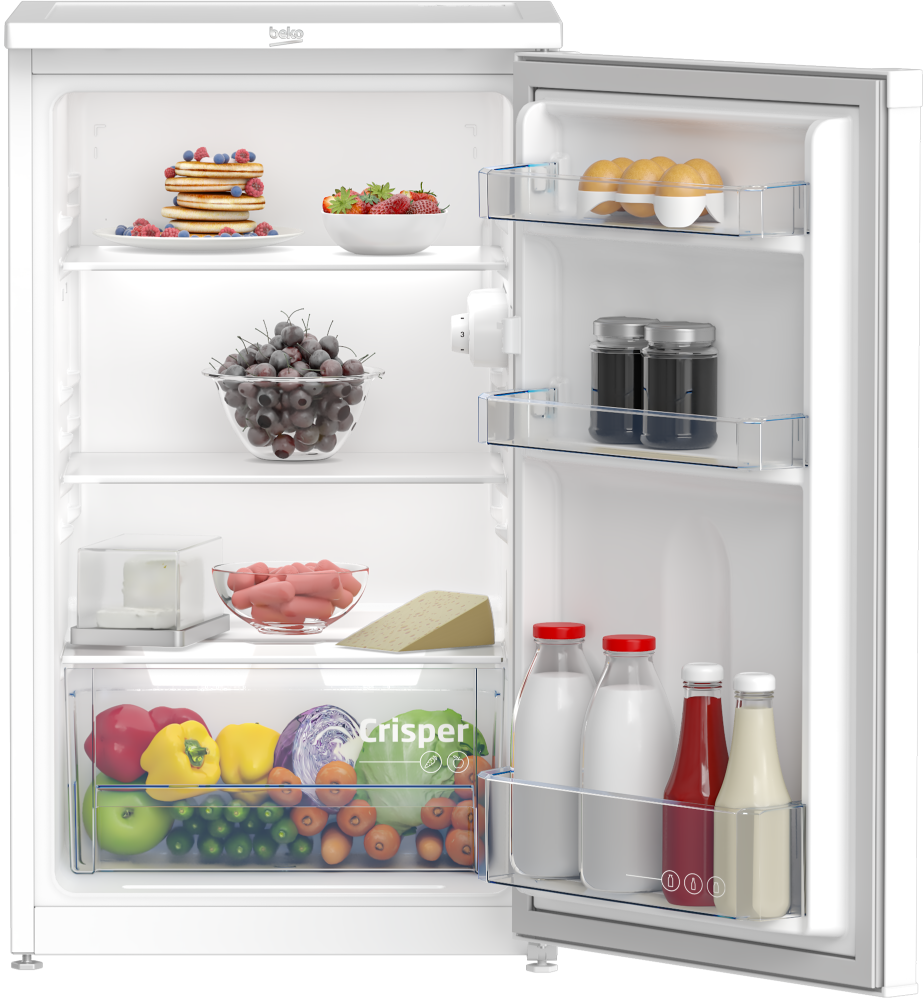 Offener Kühlschrank mit Pfannkuchen, Erdbeeren, Trauben, Würstchen, Käse, Gemüse, Milch und Saft.