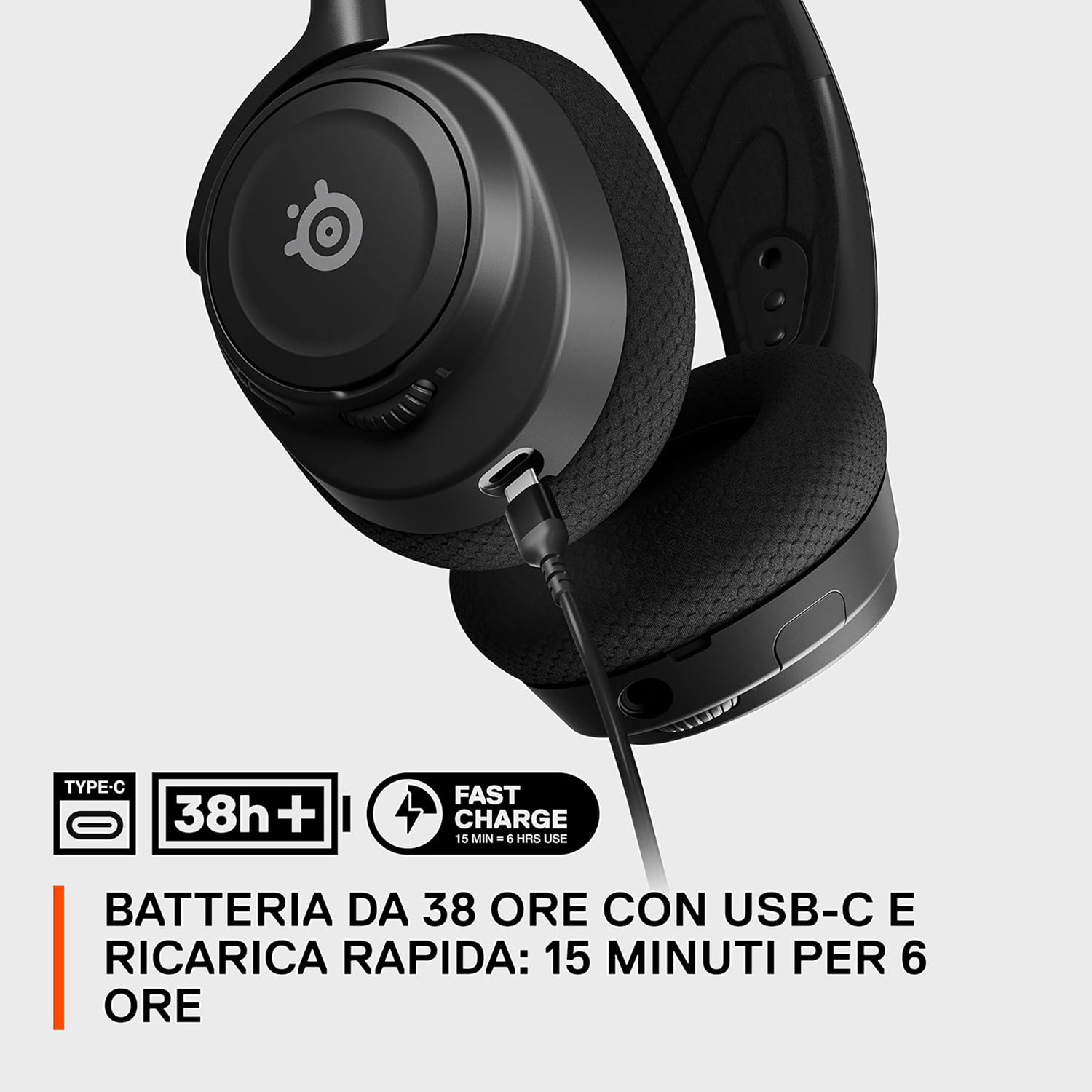 Cuffie nere con cavo USB-C e testo che indica 38 ore di durata della batteria e ricarica rapida.
