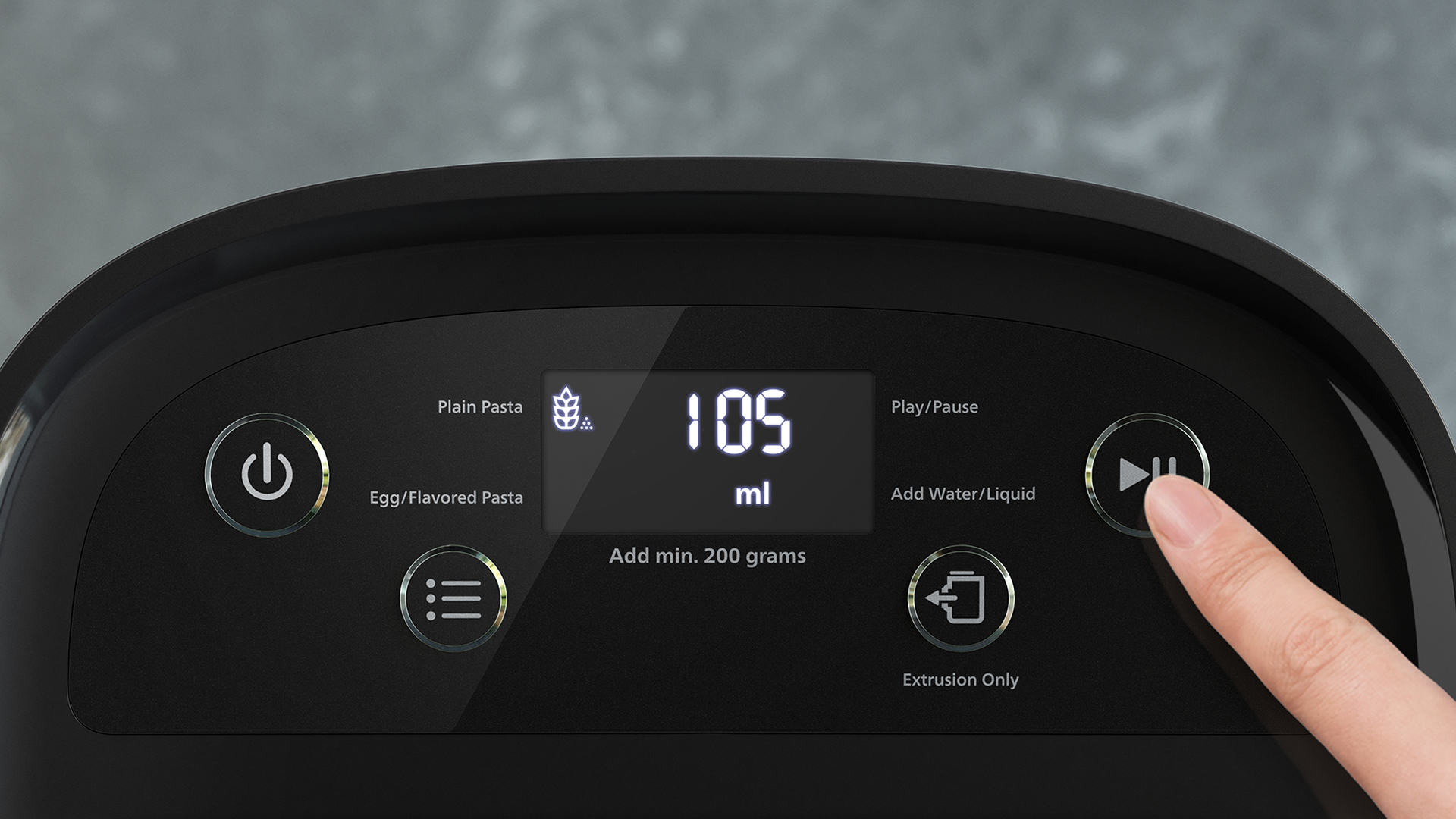 A gépen lévő vezérlőpanel digitális kijelzővel és lejátszás/szünet gombbal.