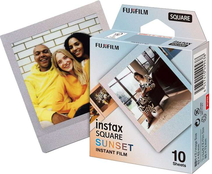 Instax Square Sunset instant film doboz és egy fotó, amely egy mosolygó emberekből álló csoportot mutat.