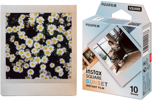Egy instax fotó. A filmszalag doboza a jobb oldalon van. A fotó virágokat mutat.