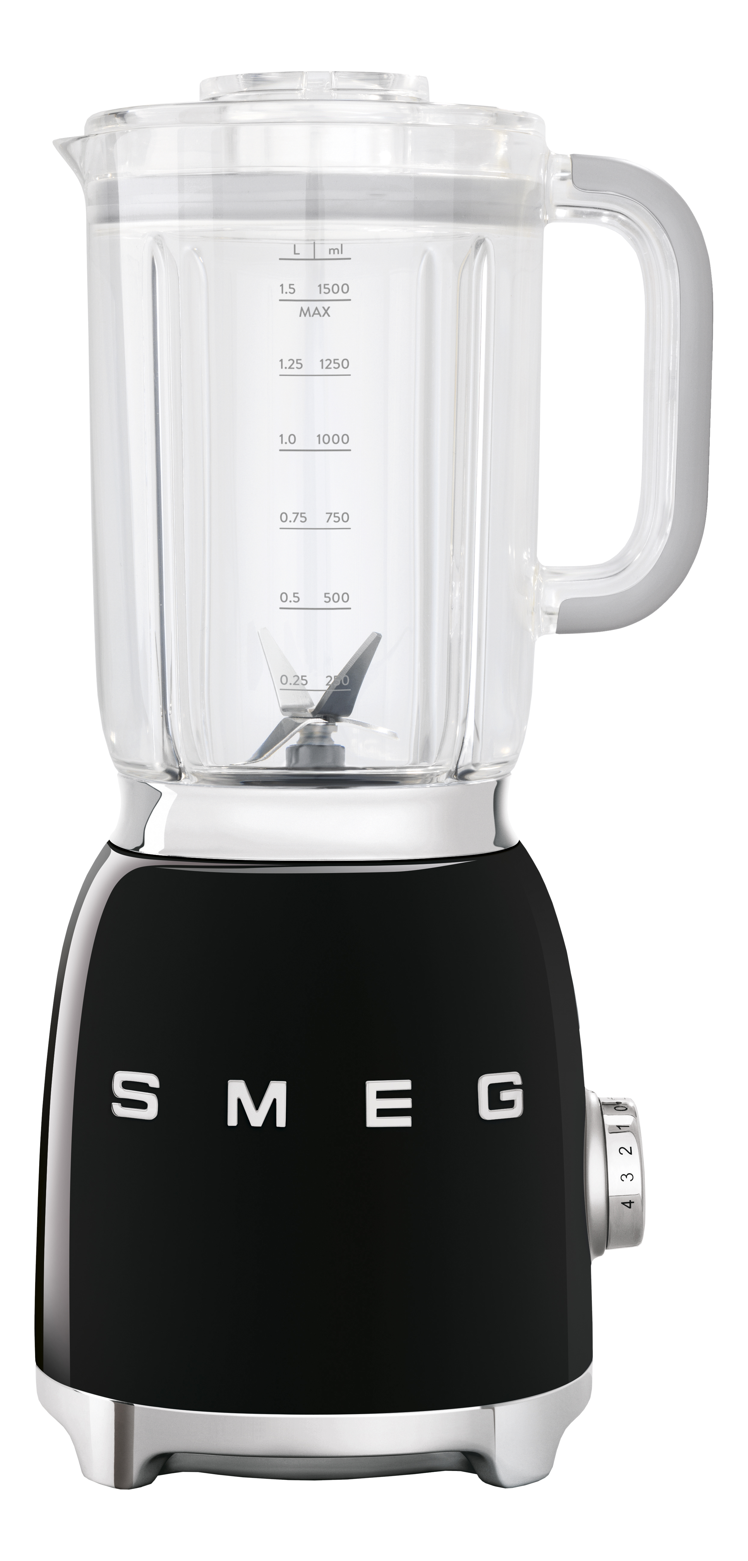 Mixeur noir et argent avec un pichet en verre. La marque SMEG est visible sur le devant.