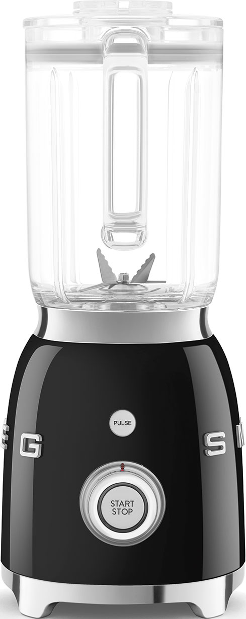 Un blender Smeg noir avec un récipient transparent, une base argentée et un bouton marche/arrêt.