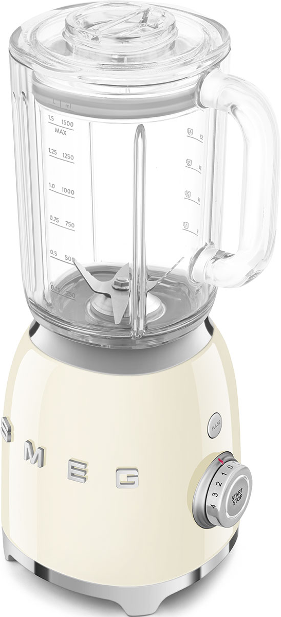 Cremefarbener Smeg-Mixer mit Glasbehälter. Merkmale: Drehregler und Knöpfe am Sockel.