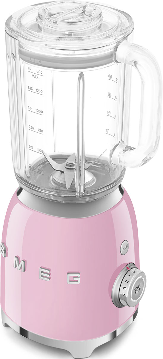 Rosa Smeg-Mixer mit Glasbehälter und silbernen Details, auf weißem Grund.