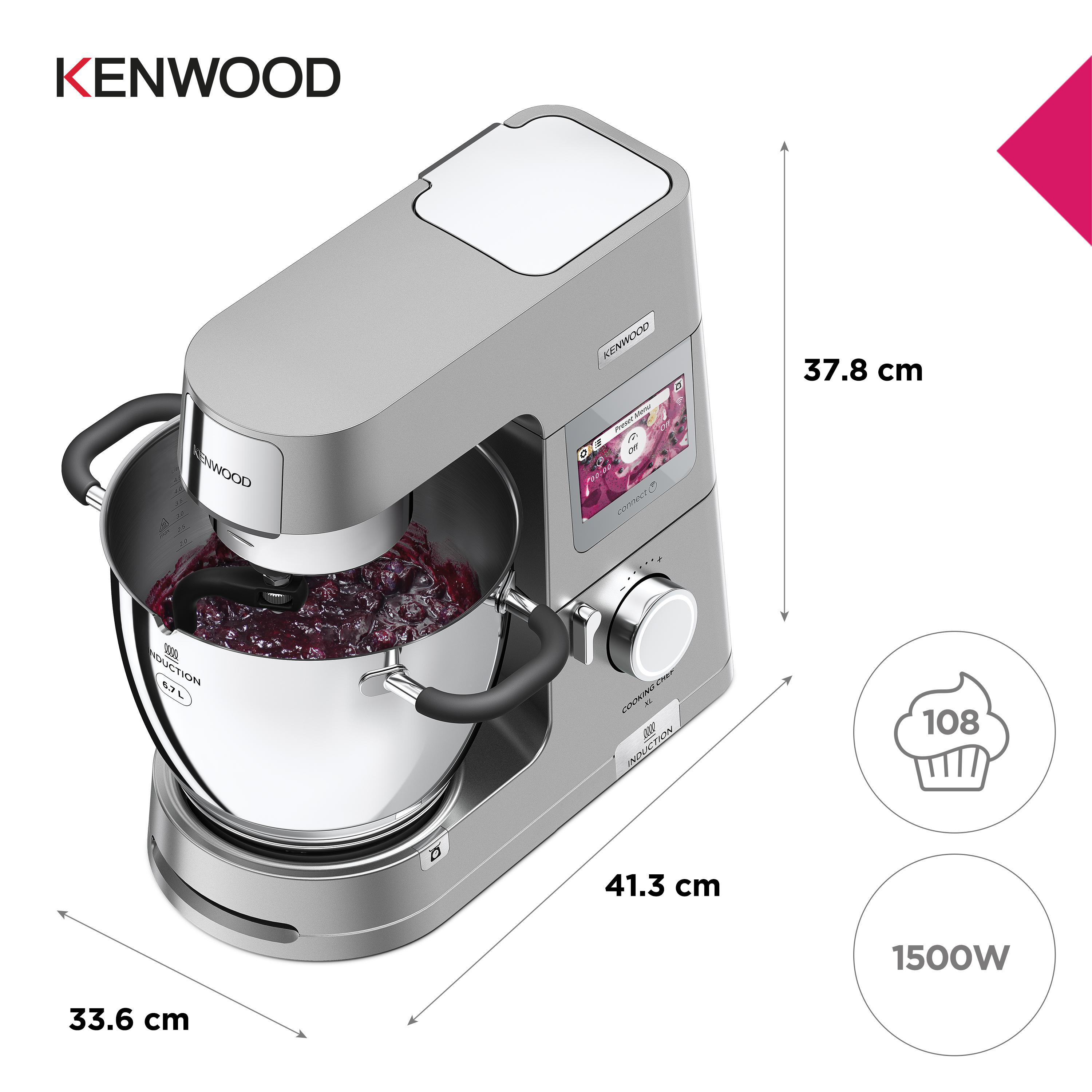 Kenwood Küchenmaschine mit Maßen: 33,6cm x 37,8cm x 41,3cm. Ein Display zeigt ein Rezept.