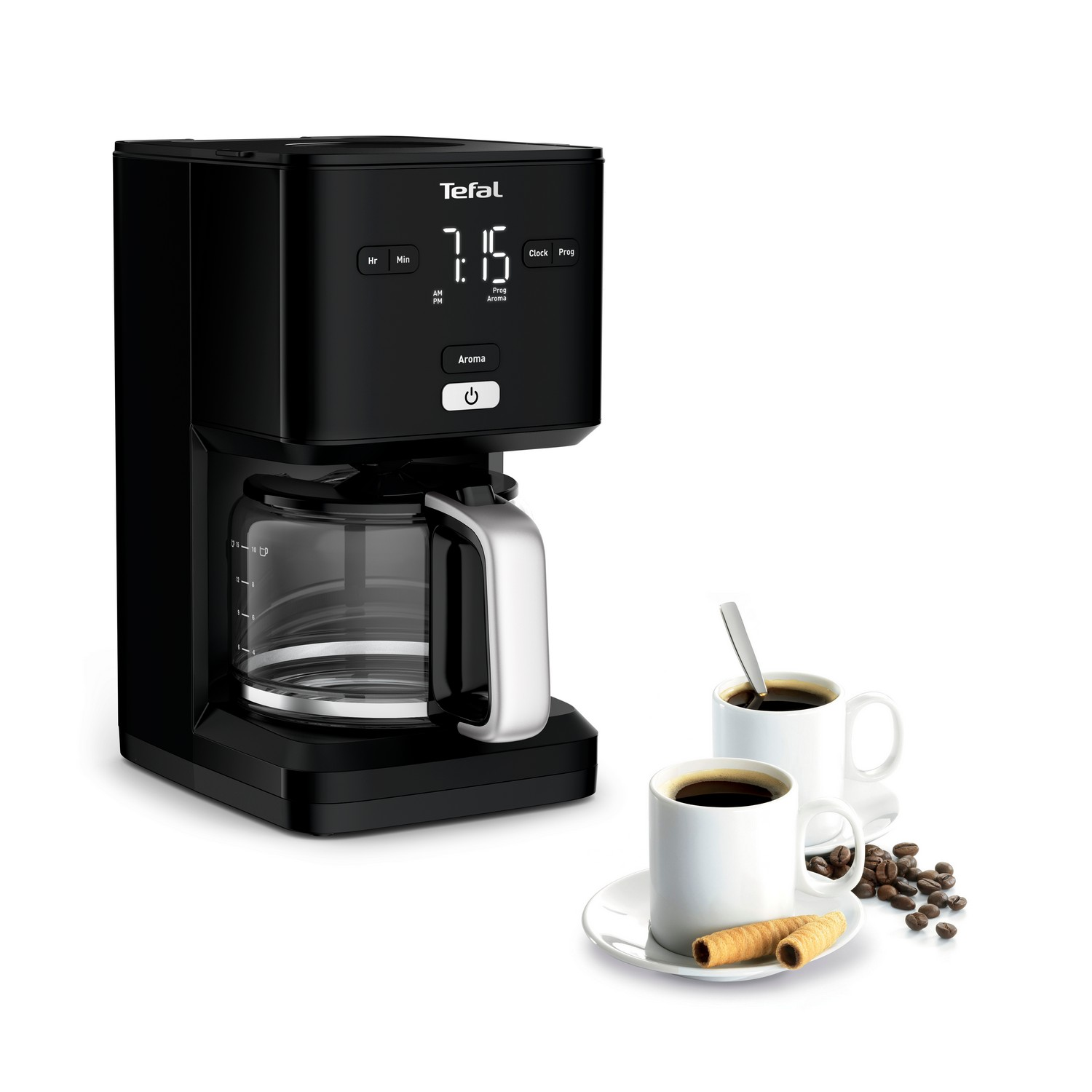 Een zwarte Tefal koffiezetapparaat met een witte handgreep, twee kopjes koffie en bonen.