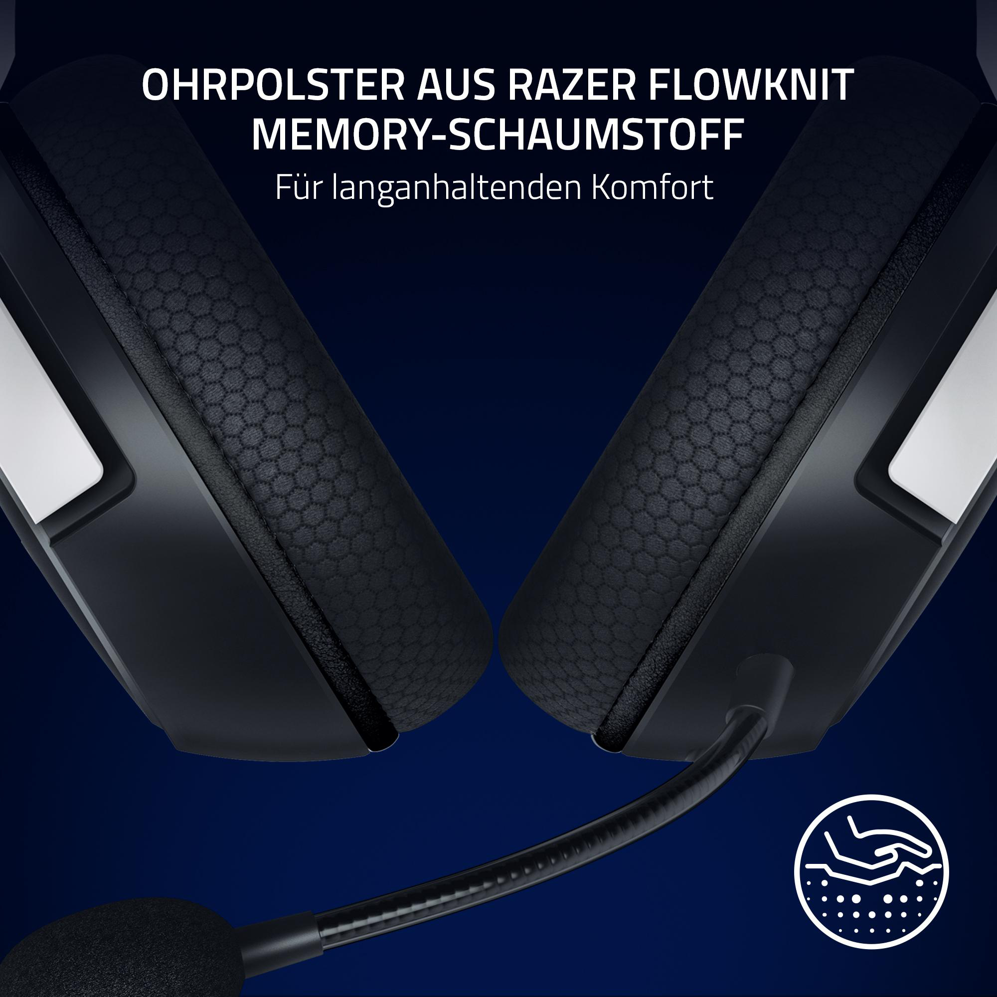 Nahaufnahme von schwarzen Kopfhörer-Ohrmuscheln. Der Text lautet: 'Ohrpolster aus Razer Flowknit Memory-Schaum'.