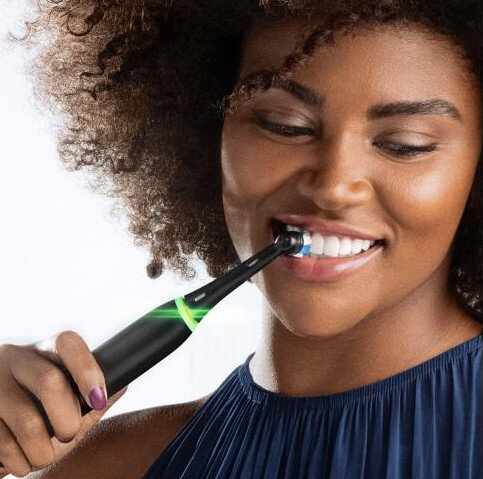 Zestaw szczoteczek magnetycznych ORAL-B iO4 DUO Black&White