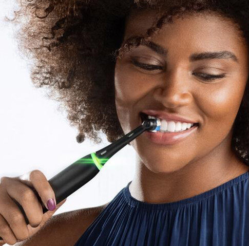 Zestaw szczoteczek magnetycznych ORAL-B iO5 DUO Black&White