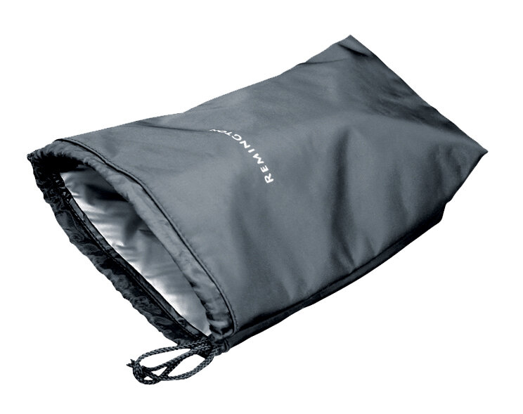 Szara torba ze sznurkiem z białym napisem "REMINGTON".