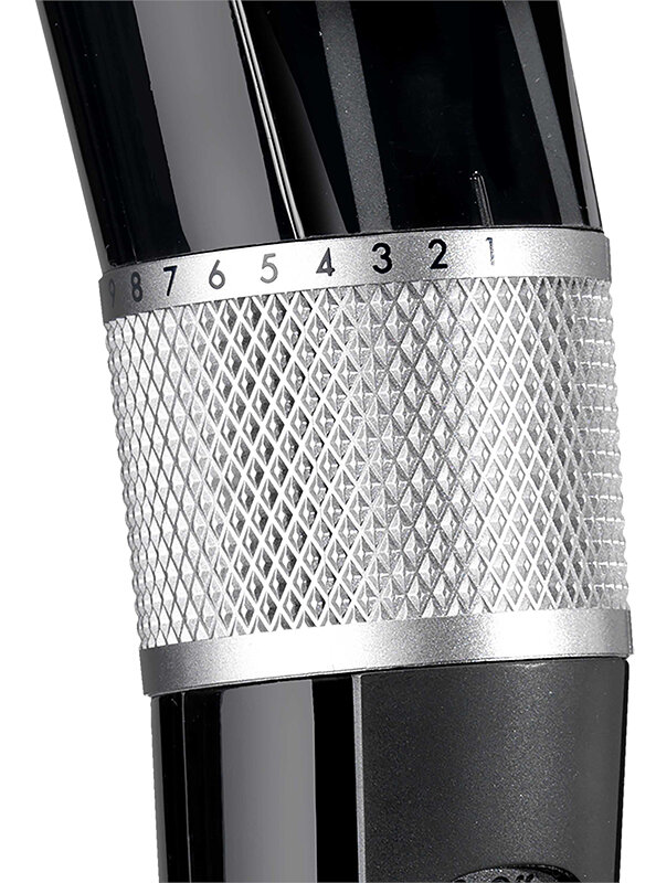 Zbliżenie pokrętła regulacji ostrza czarnej i srebrnej maszynki do włosów z numerami 1-8.