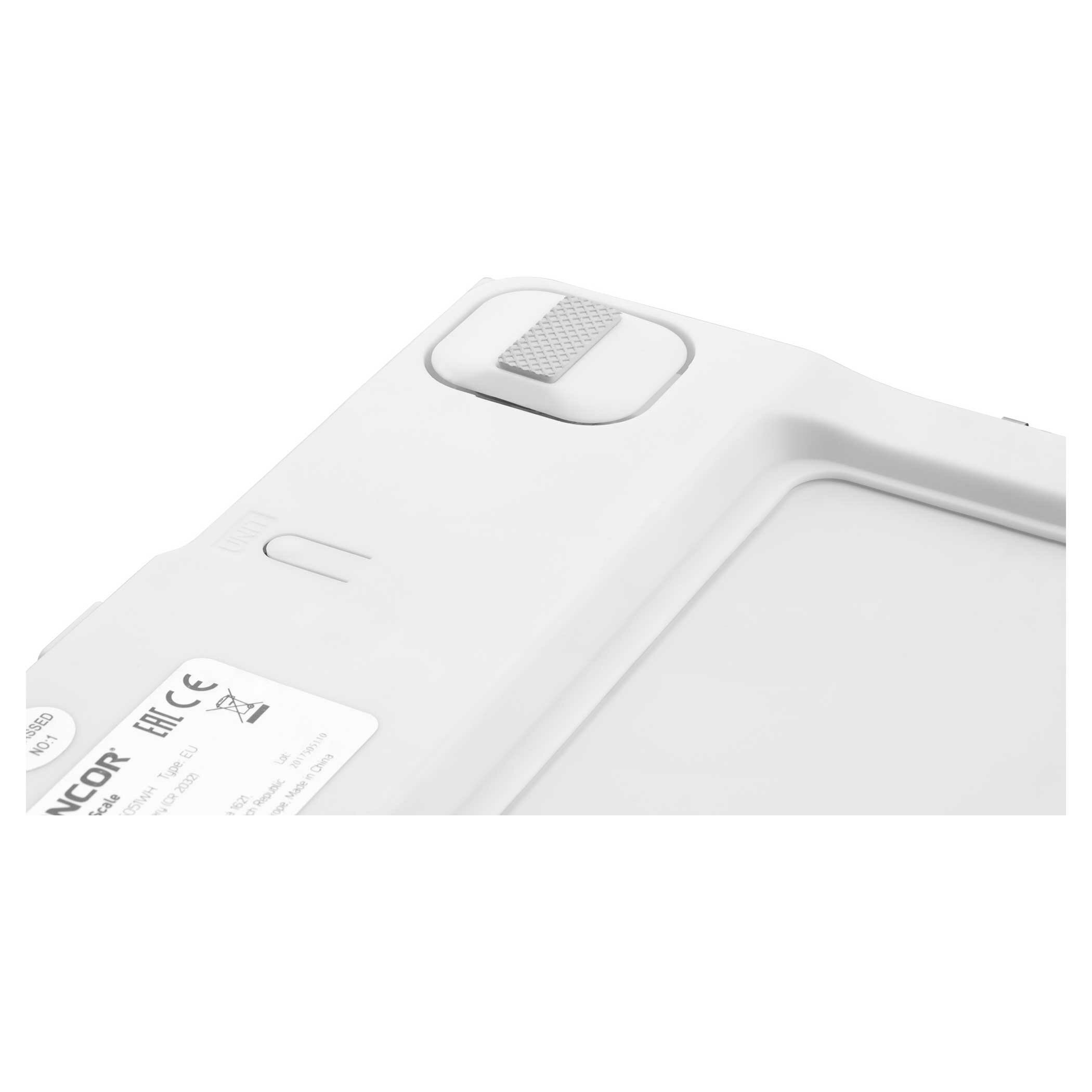 Zbliżenie białej wagi cyfrowej. Ma przycisk i etykietę.