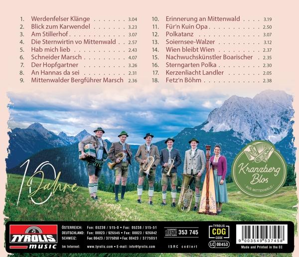 Albumcover mit einer Band von Männern in traditioneller bayerischer Kleidung, Berge im Hintergrund.