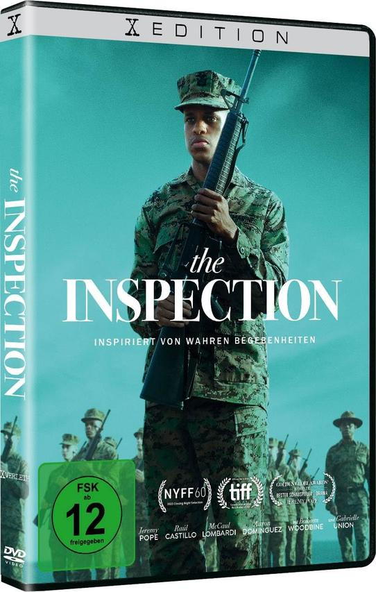 DVD-Cover, Soldat in Uniform mit Gewehr. Andere Soldaten im Hintergrund. Filmtitel ist 'The Inspection'.