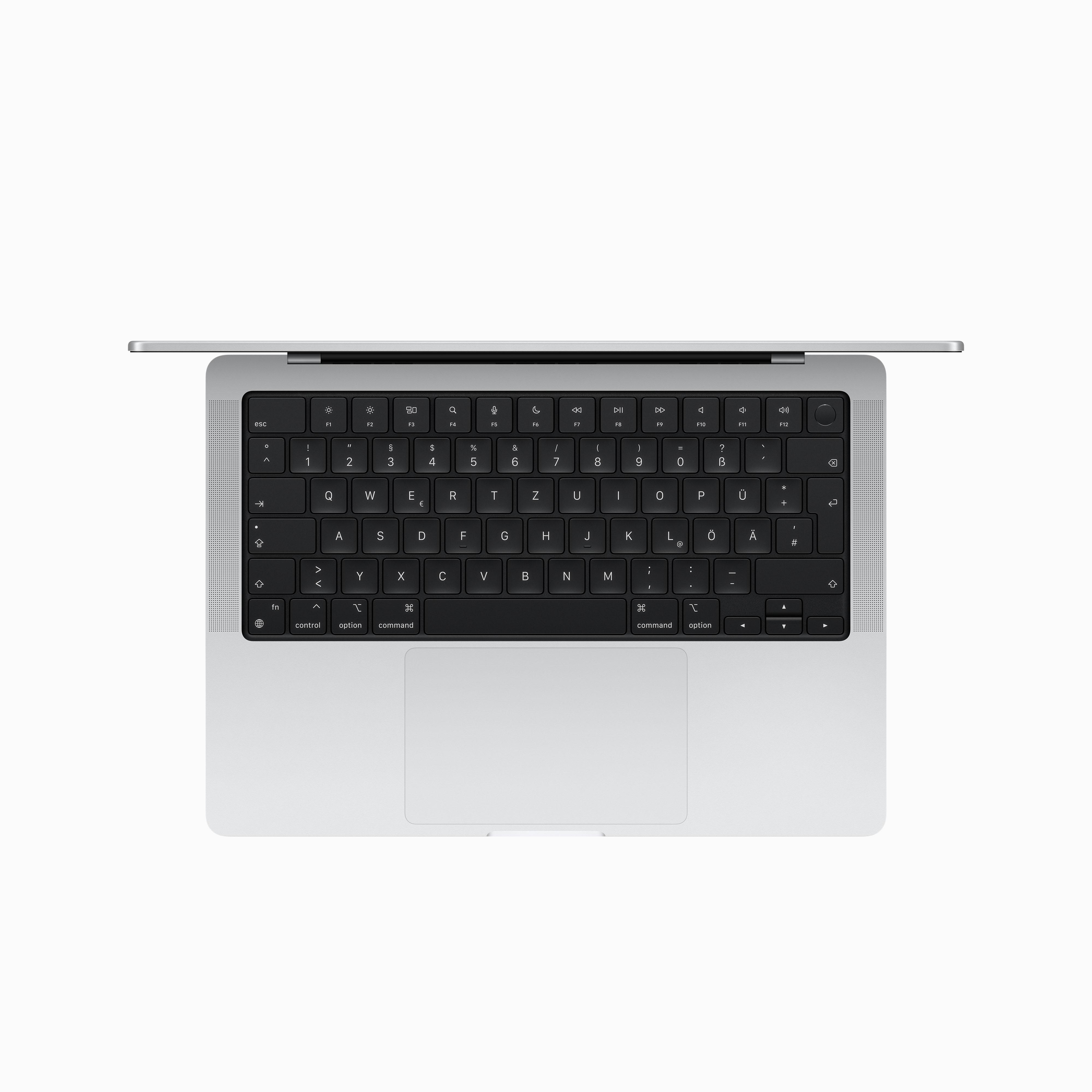 Ein silberner Laptop mit nach oben gerichteter Tastatur, auf weißem Hintergrund.