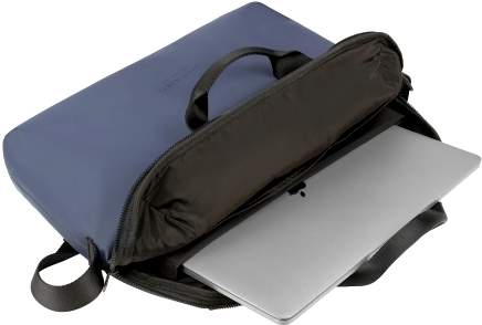 Blaue Laptoptasche mit Laptop, teilweise geöffnet, schwarze Träger und Griff sichtbar.