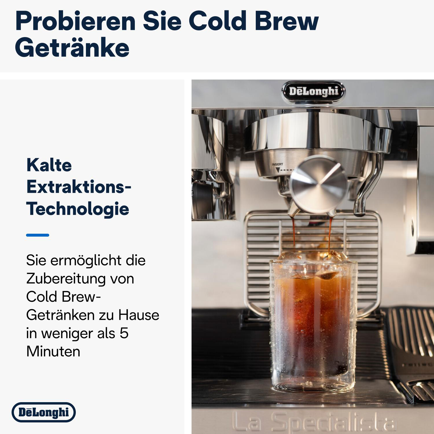 Espressomaschine mit Cold Brew, das in ein Glas mit Eis gegossen wird. Schwarze und silberne Maschine.