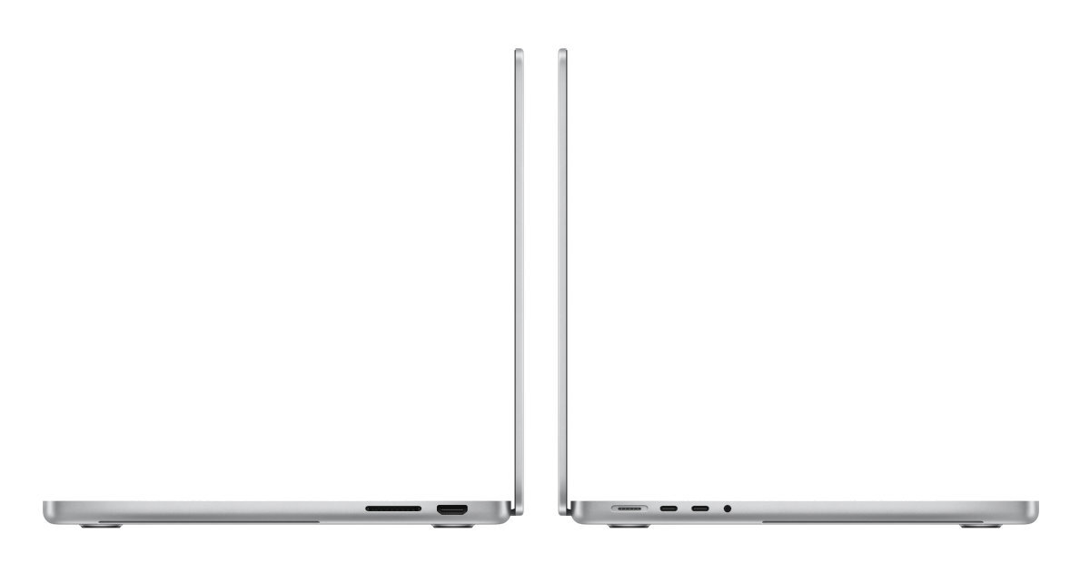 Dwa srebrne laptopy obok siebie, widoczne profile na białym tle.