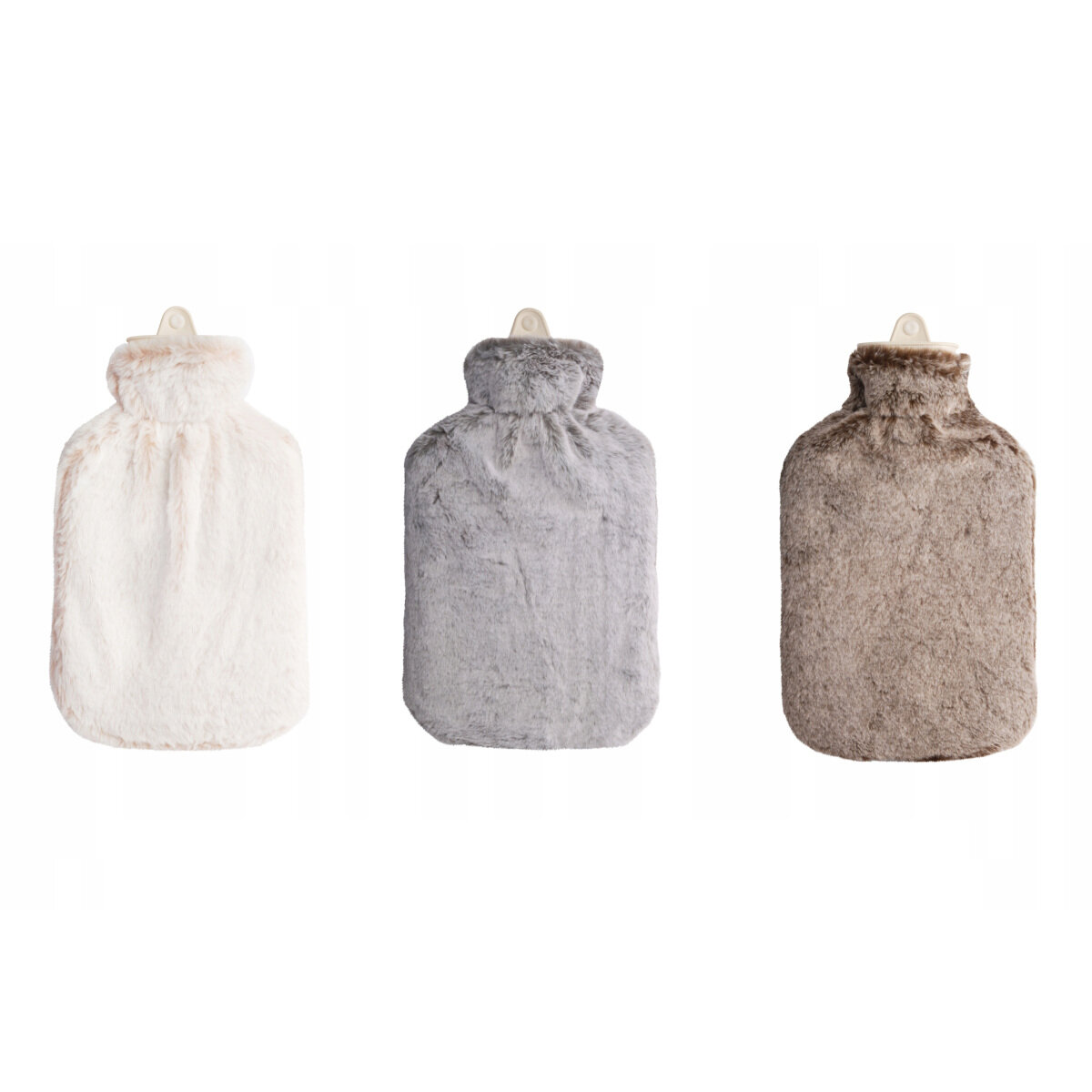 Trzy puszyste termofory w kolorze białym, szarym i brązowym.