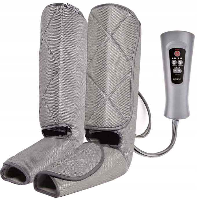 Szary masażer nóg z podłączonym panelem sterowania, białe tło.