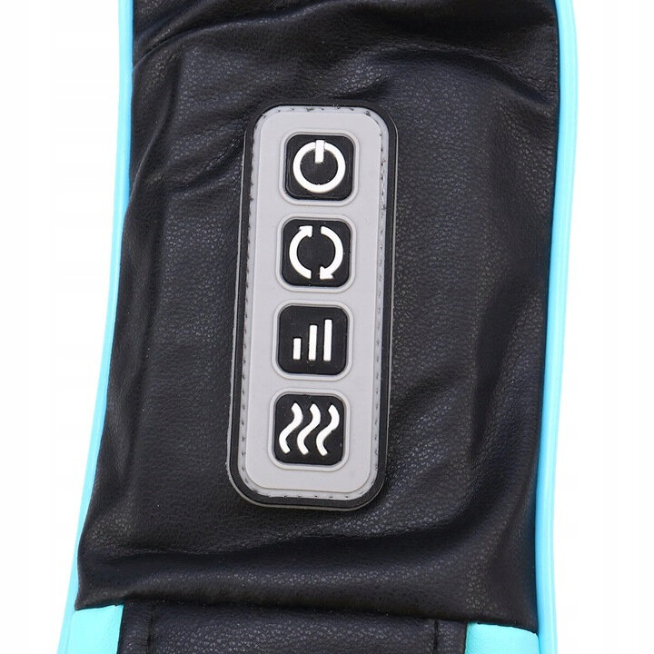 Zbliżenie panelu sterowania masażera na czarnym i niebieskim materiale, z przyciskami.