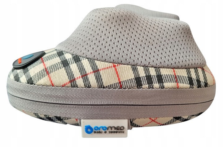 Podparcie głowy dziecka z wzorem w kratę, szarym wierzchem z siatki i małym guzikiem.