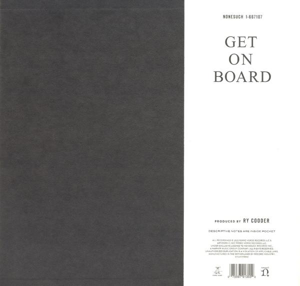 Das Albumcover für 'Get on Board' von Ry Cooder auf grauem Hintergrund.