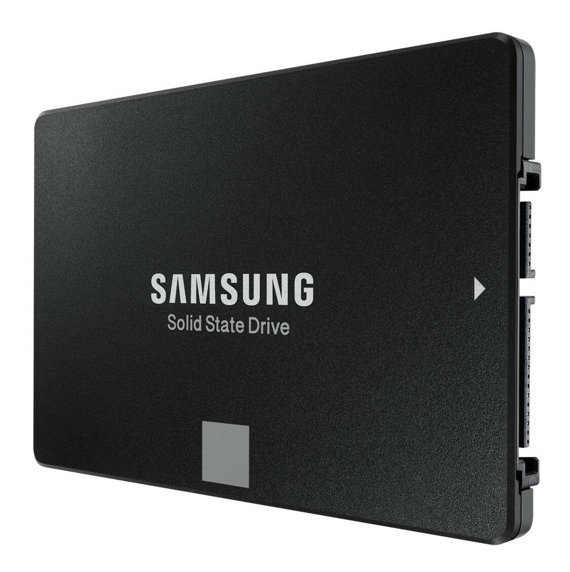 Czarny dysk SSD Samsung. Napis Solid State Drive. Szary kwadrat. Widok pod kątem.