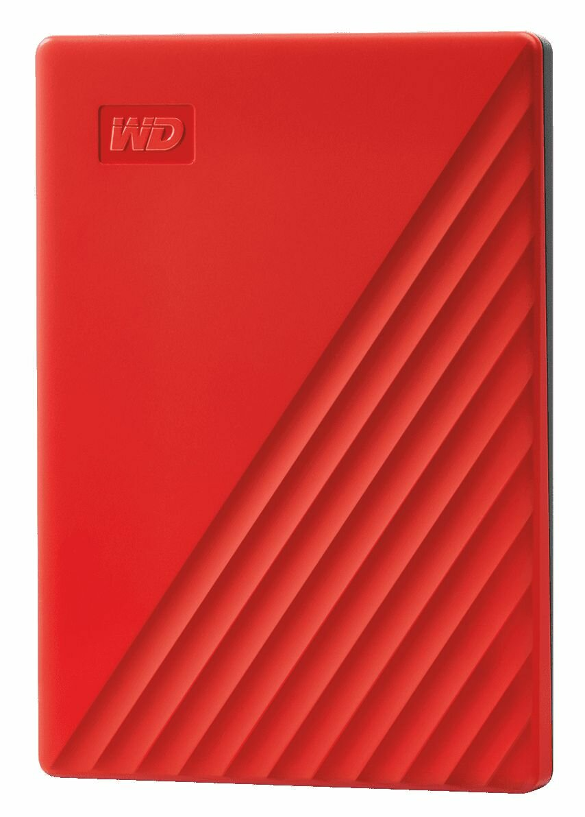 Czerwony zewnętrzny dysk twardy WD My Passport. Ukośne linie na powierzchni. Białe tło.